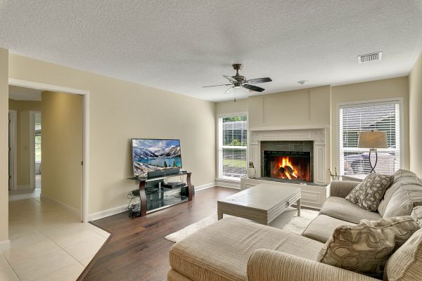 8424-Littleleaf-Ct-Orlando-FL-32835-19-600x400