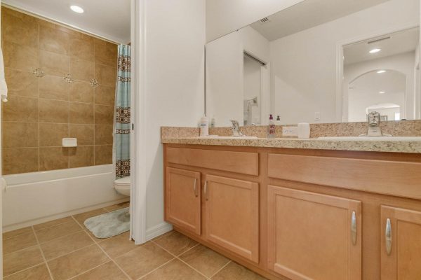 15522-Sandfield-Loop-Winter-Garden-FL-34787-21-Bethroom-600x400
