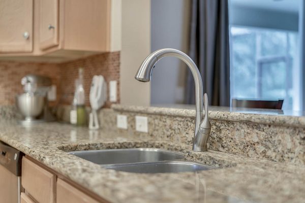 15216-Hayworth-Dr-Winter-Garden-FL-34787-19-Kitchen-600x400