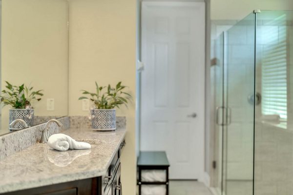 15988-Sweet-Murcott-Ct-Winter-Garden-FL-34787-21-Master-Bathroom-600x400