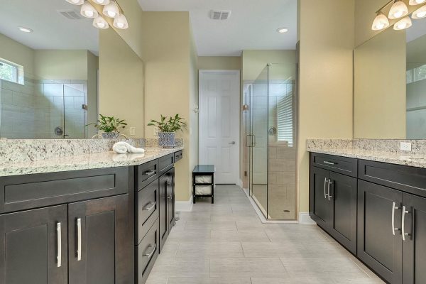 15988-Sweet-Murcott-Ct-Winter-Garden-FL-34787-23-Master-Bathroom-600x400