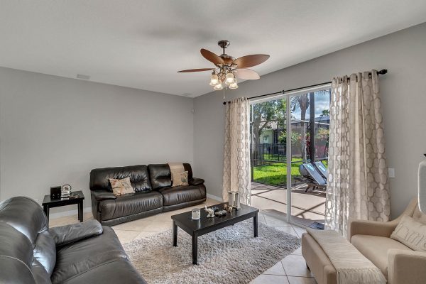 1345-Portmoor-Way-Winter-Garden-FL-34787-21-Family-Room-600x400