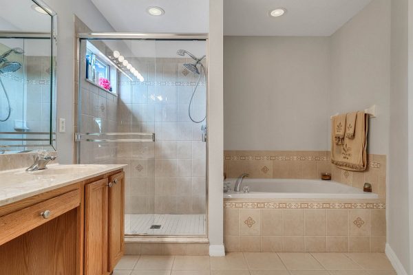 1345-Portmoor-Way-Winter-Garden-FL-34787-27-Master-Bathroom-600x400