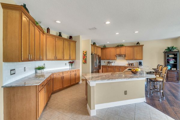 14826-Tullamore-Loop-Winter-Garden-FL-34787-11-Kitchen-600x400
