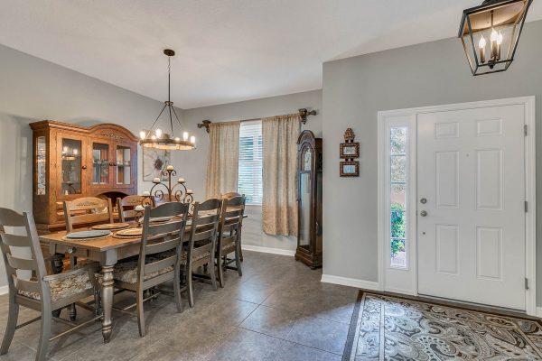 2989-Park-Meadow-Dr-Apopka-FL-32703-03-Foyer-Dining-Room-600x400