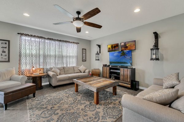 2989-Park-Meadow-Dr-Apopka-FL-32703-04-Family-Room-600x400