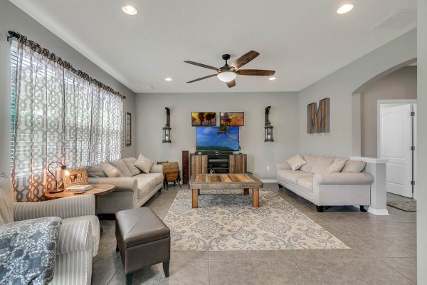 2989-Park-Meadow-Dr-Apopka-FL-32703-05-Family-Room-600x400