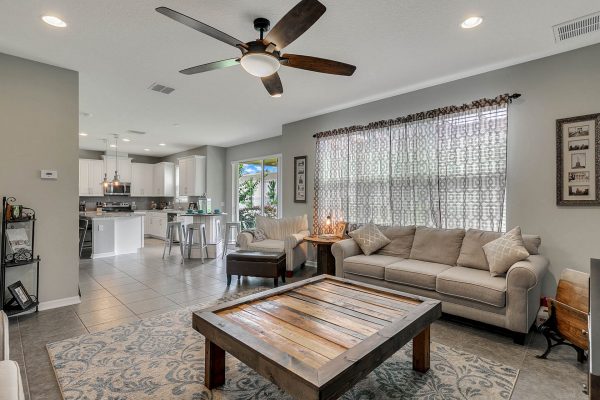 2989-Park-Meadow-Dr-Apopka-FL-32703-06-Family-Room-600x400