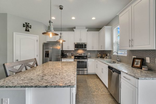 2989-Park-Meadow-Dr-Apopka-FL-32703-08-Kitchen-600x400