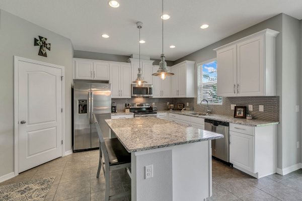 2989-Park-Meadow-Dr-Apopka-FL-32703-09-Kitchen-600x400