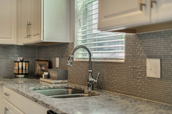 2989-Park-Meadow-Dr-Apopka-FL-32703-11-Kitchen-600x400