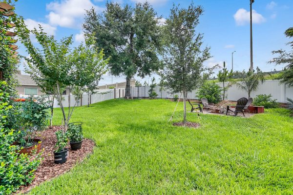 2989-Park-Meadow-Dr-Apopka-FL-32703-22-Backyard-600x400