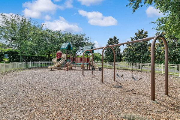 2989-Park-Meadow-Dr-Apopka-FL-32703-26-Community-600x400