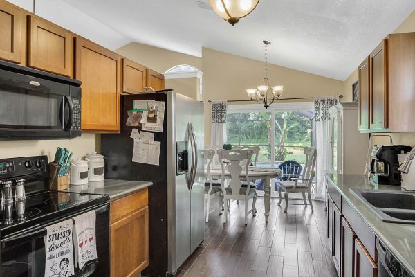 633-Remington-Oak-Dr-Lake-Mary-FL-32746-14-Kitchen-600x400