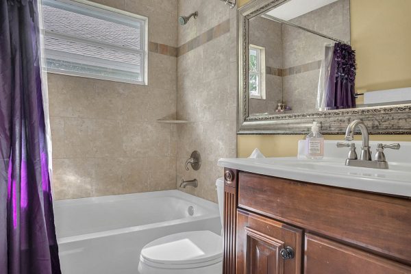 633-Remington-Oak-Dr-Lake-Mary-FL-32746-20-Bathroom-600x400