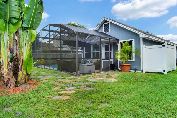 633-Remington-Oak-Dr-Lake-Mary-FL-32746-23-Backyard-600x400