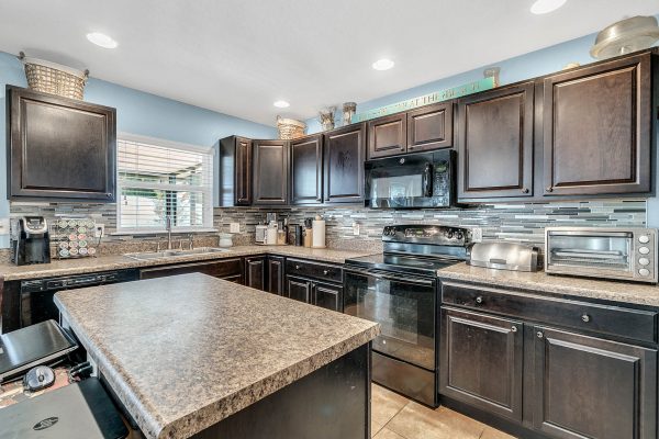 206-Colonial-Pine-Ln-Minneola-FL-34715-12-Kitchen-600x400
