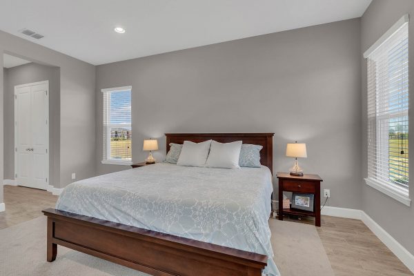 7407-Pomelo-Grove-Dr-Winter-Garden-FL-34787-22-Master-Bedroom-600x400