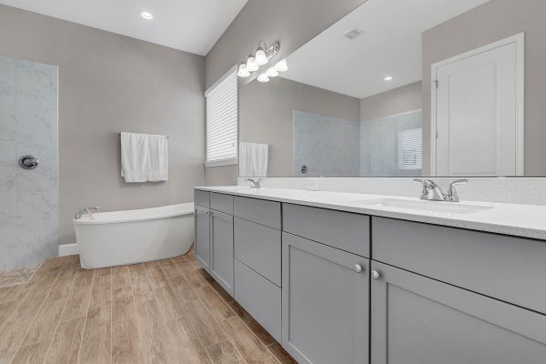 7407-Pomelo-Grove-Dr-Winter-Garden-FL-34787-23-Master-Bathroom-600x400