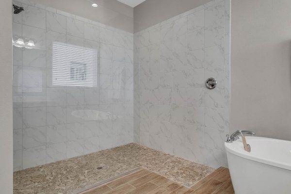 7407-Pomelo-Grove-Dr-Winter-Garden-FL-34787-24-Master-Bathroom-600x400