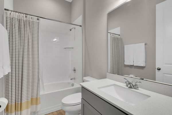7407-Pomelo-Grove-Dr-Winter-Garden-FL-34787-27-Bathroom-600x400