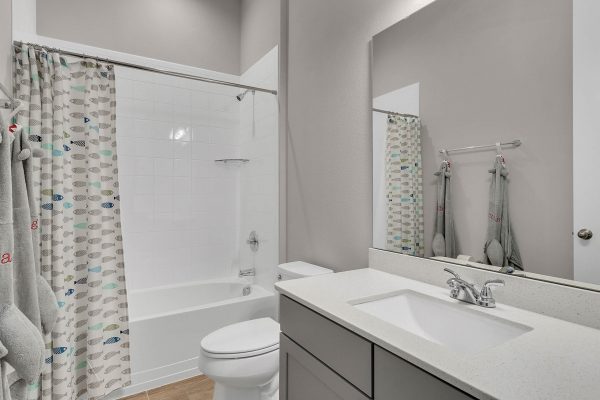 7407-Pomelo-Grove-Dr-Winter-Garden-FL-34787-29-Bathroom-600x400