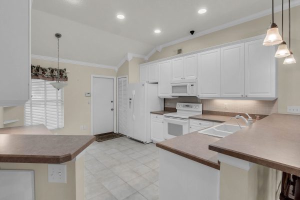 8088-wellsmere-circle-orlando-fl-32835-19-scaled-600x400