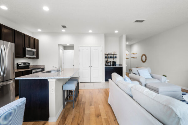 818 Walkers Grove Lane, Winter Garden, FL 34787